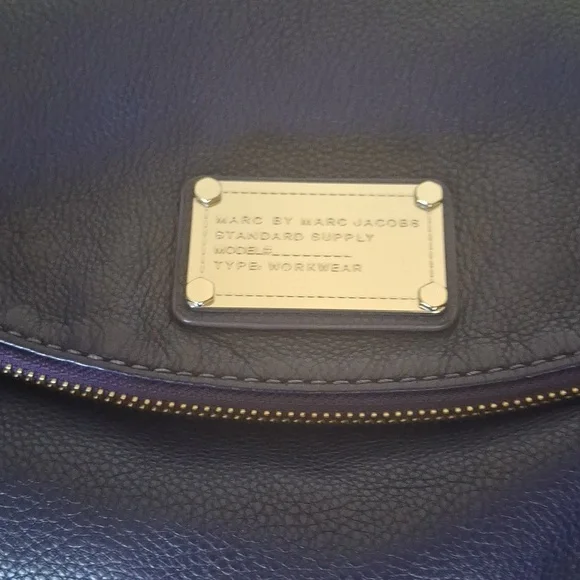 Marc by Marc Jacobs Deep Navy Leather Shoulder Bag with Silver Plaque - Picture 3 of 10